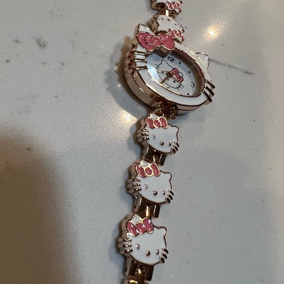 🌸 New luxury Hello Kitty Watch - Picture 5 of 8
